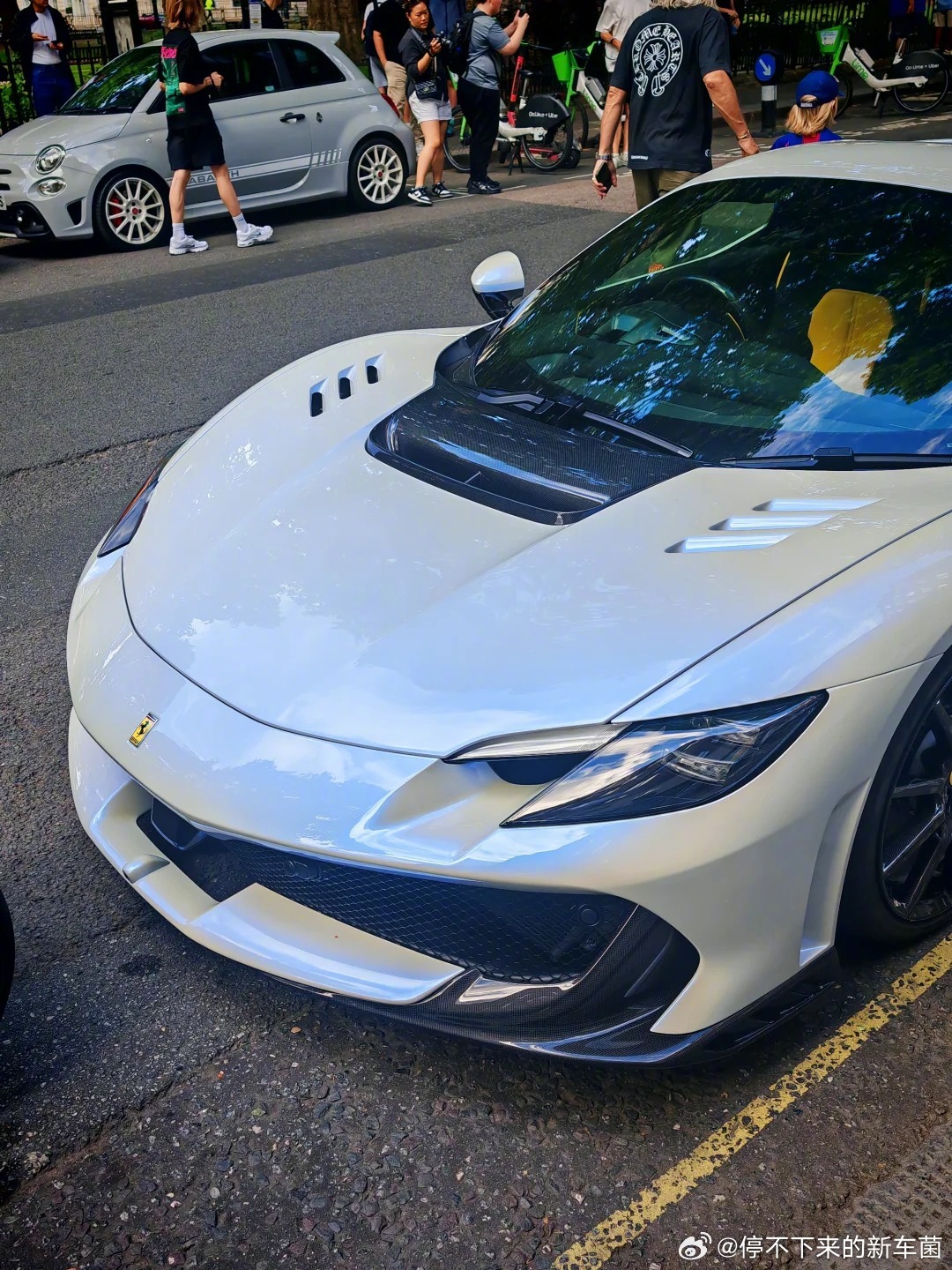 Ferrari296Speciale，感觉整个车在发光