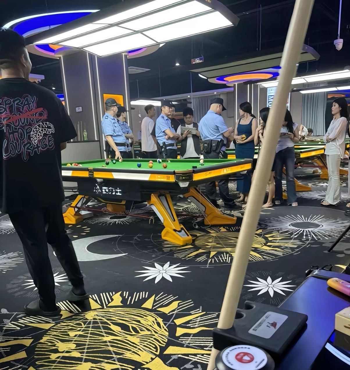 打台球一定要正规打球🎱​​​