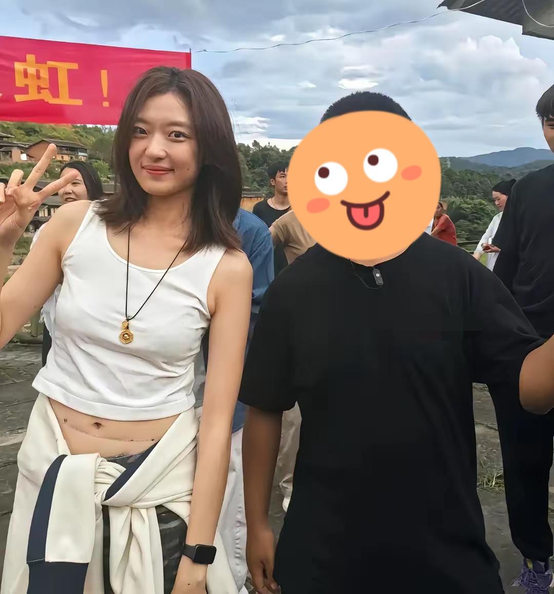 孙千这个东北女演员，172cm的出众身高搭配一对大长腿，往镜头前一站这个比例真的