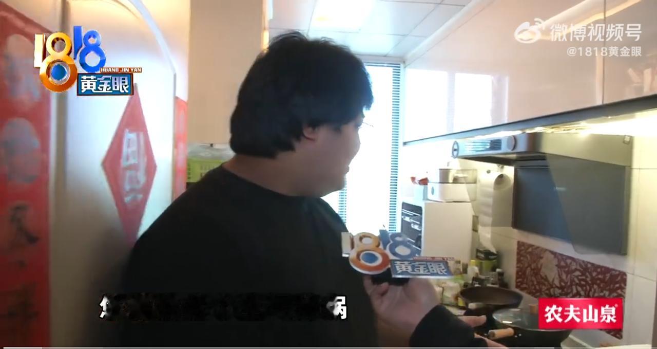 浙江绍兴，一资深“米粉”求助媒体称，自己家中装了近200台小米设备，“比小米之家