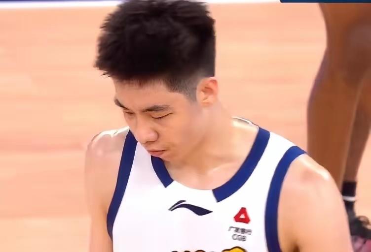中国男篮74-63格鲁吉亚男篮，虽然赢球，但这4位球员即将出局！​1，内线焦