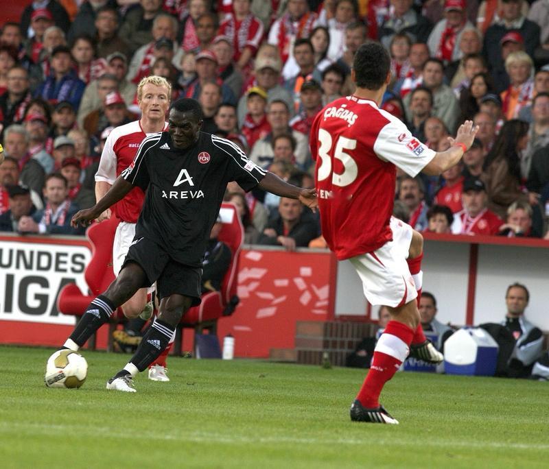 官宣！邵佳一接掌国足帅印，携德系班底破局？国足新帅敲定！45岁邵佳一正式上任