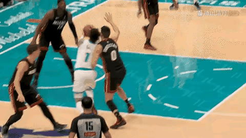 加时惊险晋级！黄蜂淘汰热火获附加赛首胜，鲍尔准绝杀，热巴遭三球恶犯伤退！北京