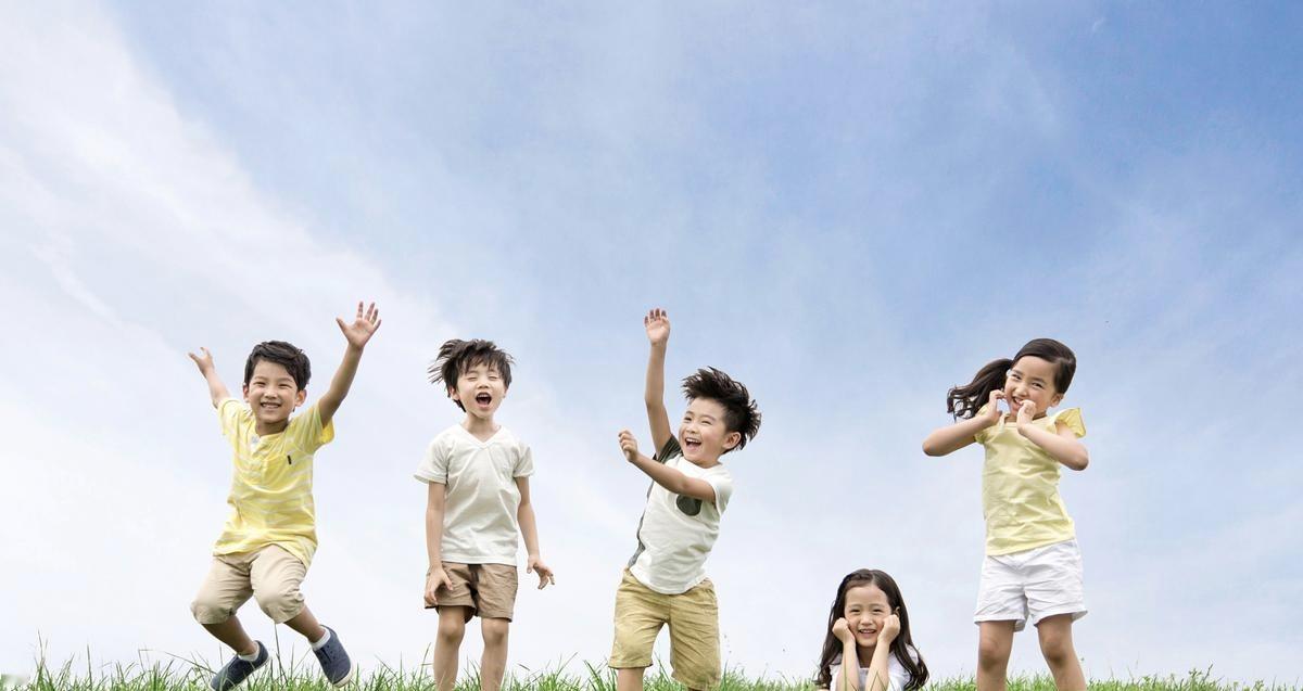 三个孩子的离去，让无数家长红了眼昨天下午5点，他们还在阳光下追跑打闹，笑声