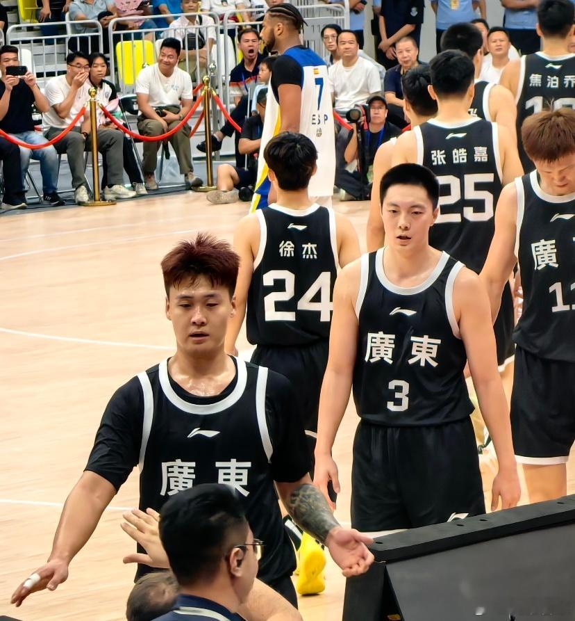 以前合体那是家常便饭，现在是有钱都难买的珍贵瞬间了，全运限时阵容，珍惜[抱抱]