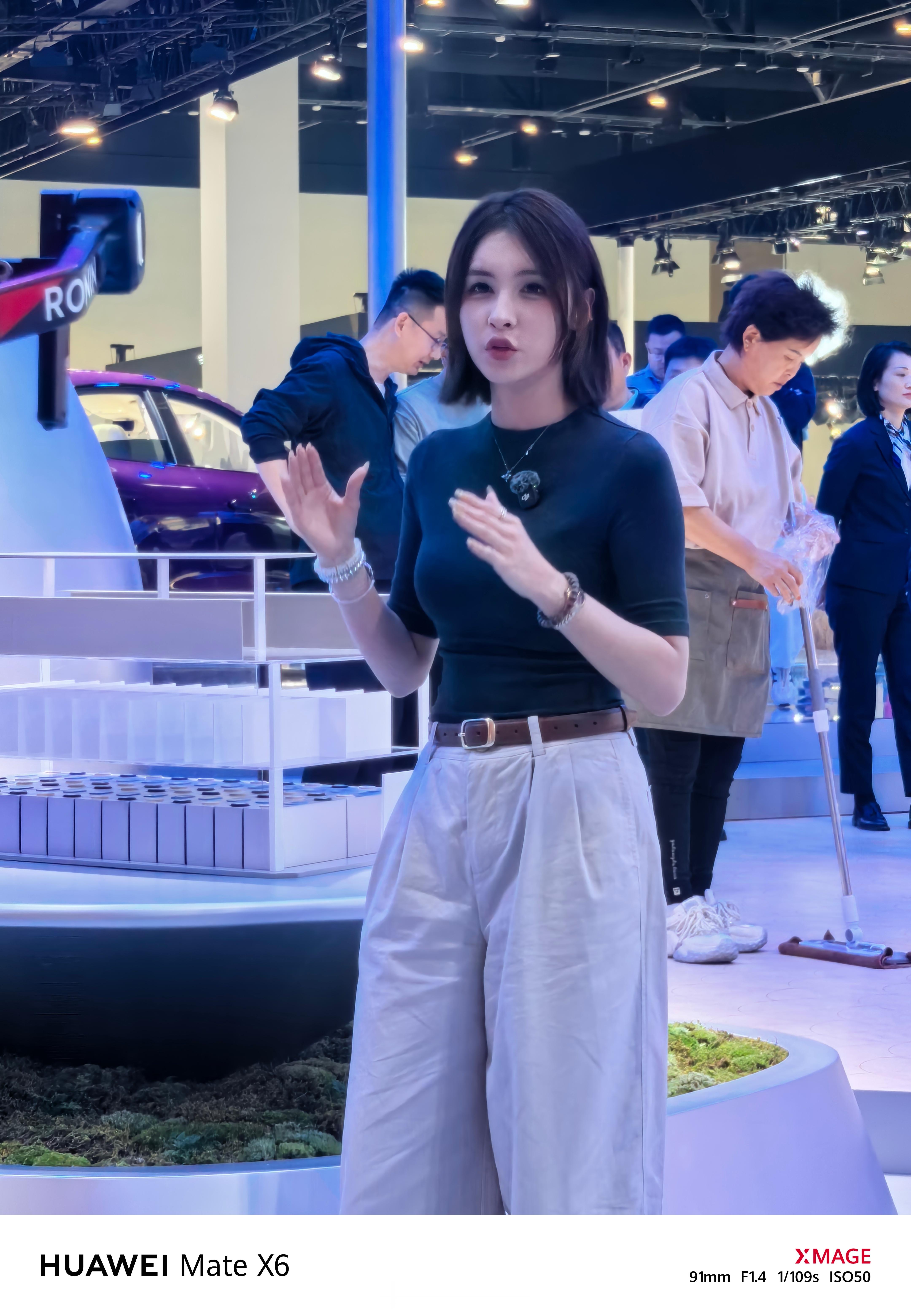 有同事真好啊，大家都在分头拍摄，只有我在摸鱼