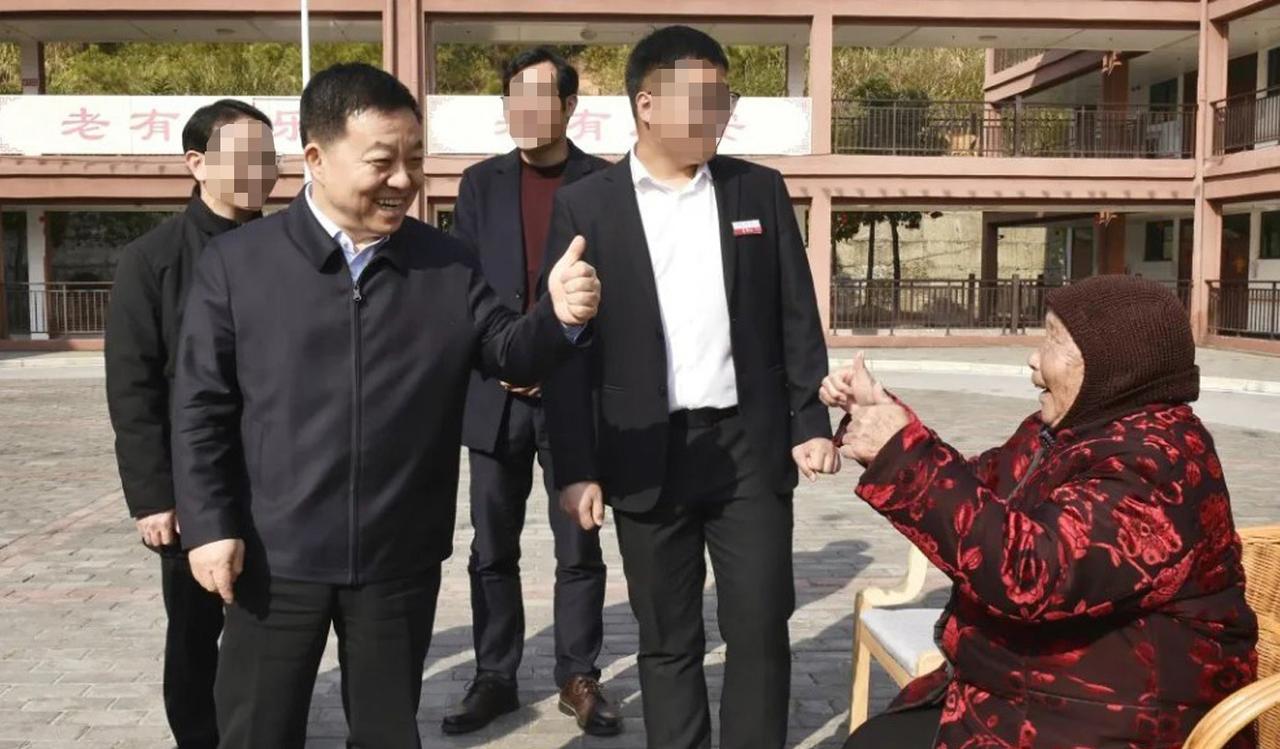 没想到在江西工作的老叶是福建省周宁县人，周宁县是一个山区小县城，全县总面积103
