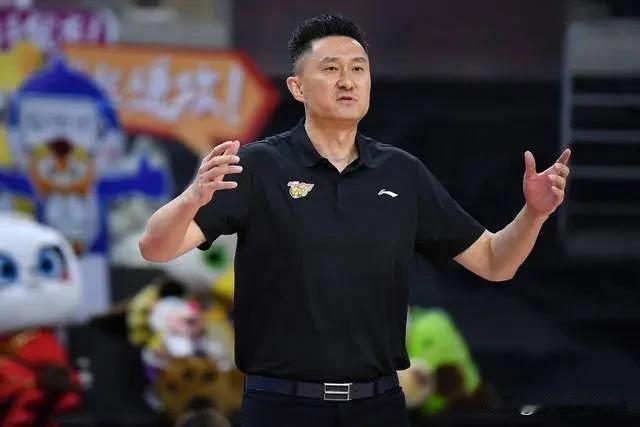 中国男篮惨败乌拉圭，资深媒体人给男篮的建议值得深思男篮19分不敌乌拉圭，暴