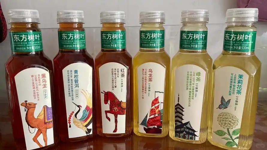 一个日本网友在中国便利店随手买了一瓶东方树叶绿茶。她叫Lillian，把照片发到