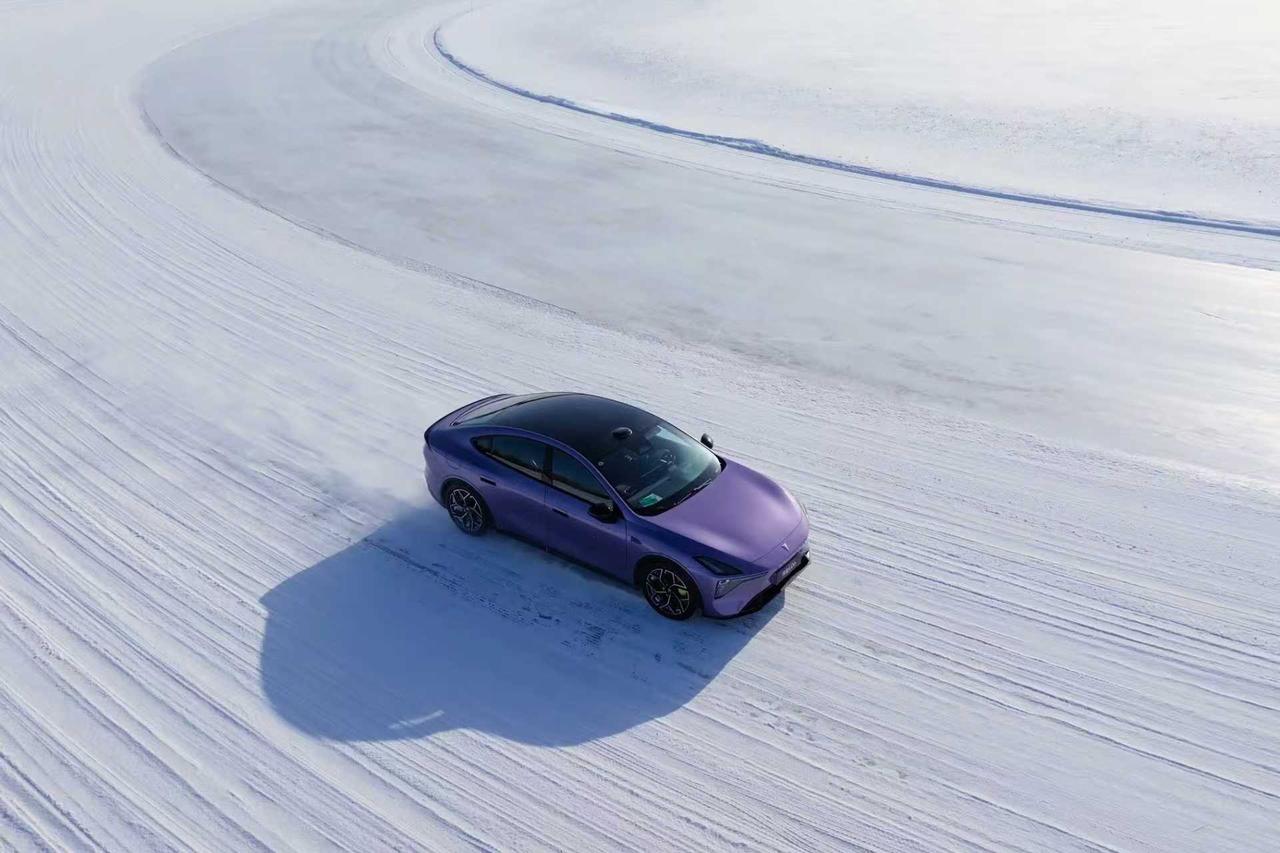 零下30℃挑战极限，深蓝汽车牙克石“大秀肌肉”近日，深蓝汽车旗下S09、S0