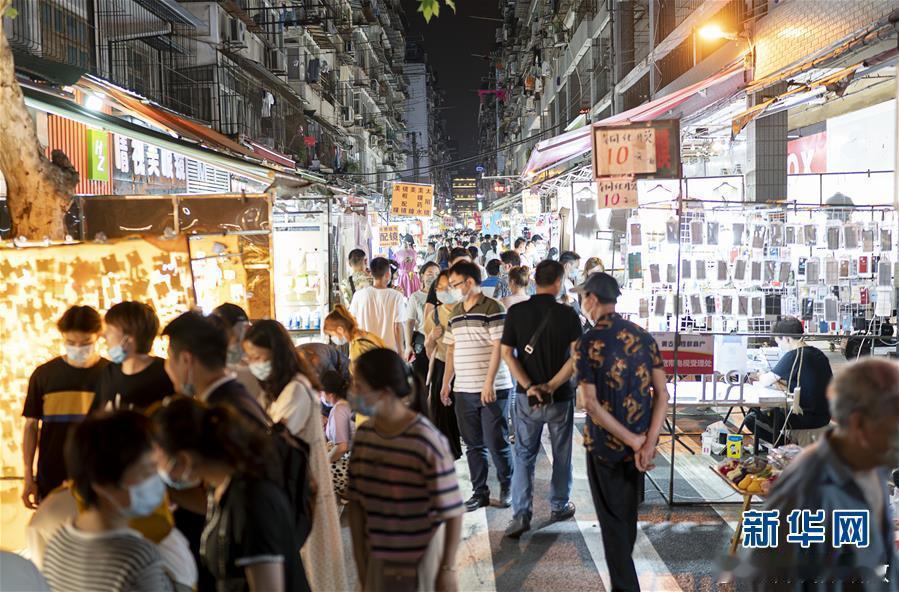 湖北初夏城市生活氛围感拉满2026年5月18日，时至五月，荆楚大地气温渐稳，风光