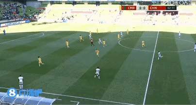 才开场8分钟，颜骏凌把守的球门就被喀麦隆队两次洞穿。感觉球员能力差距太大了，