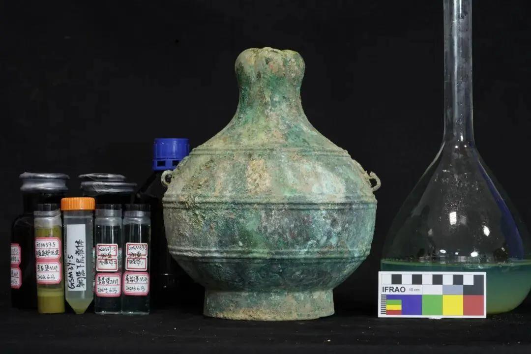 宁夏战国古墓惊现2300年前一壶秦酒“密封陈酿”近日，宁夏固原一古墓发现一壶秦