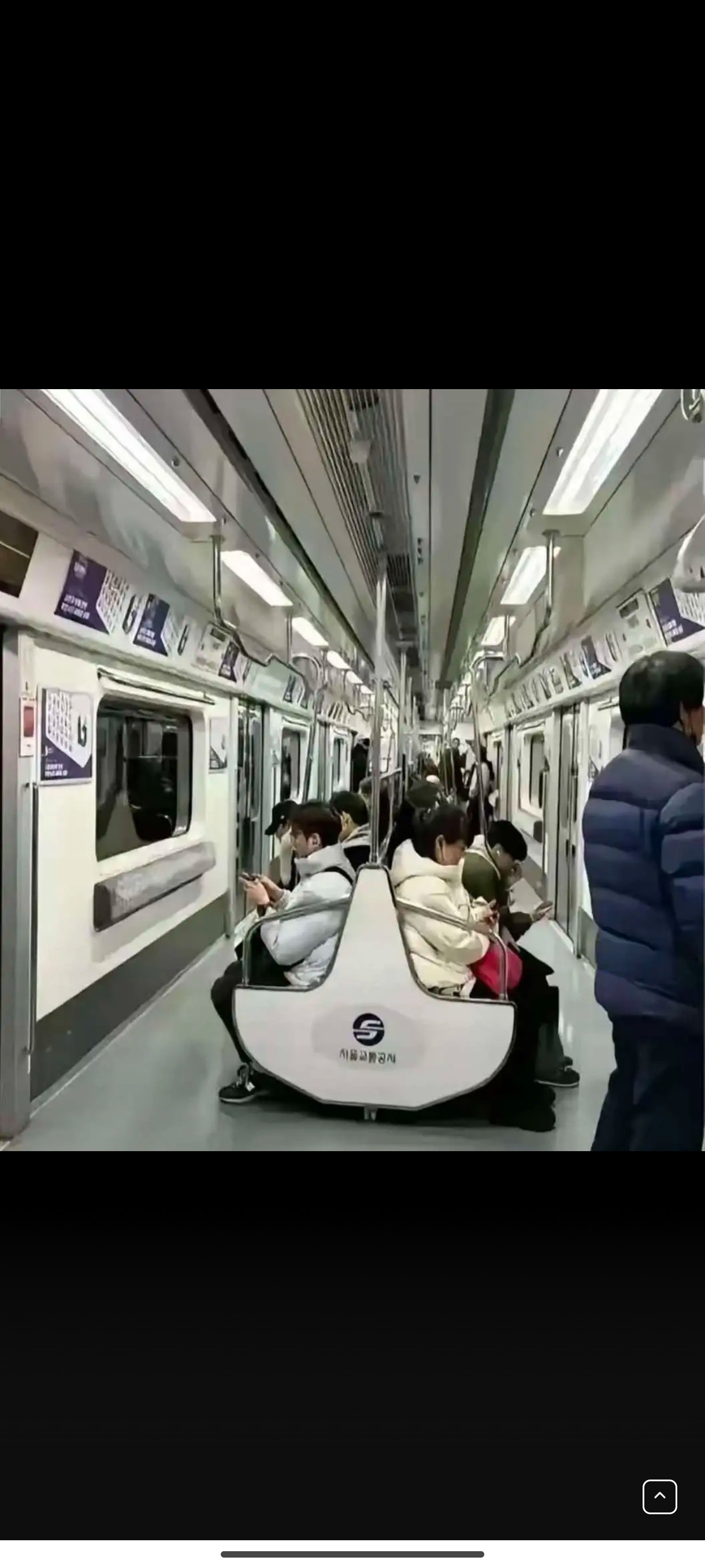 地铁为啥不这样安排座位？？