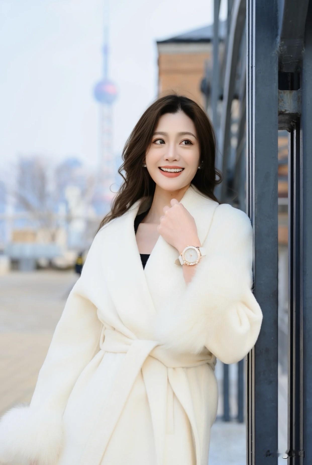 成熟稳重的美女你喜欢吗?风情万种、柔情似水，身上那股成熟女人的魅力简直藏都藏不住