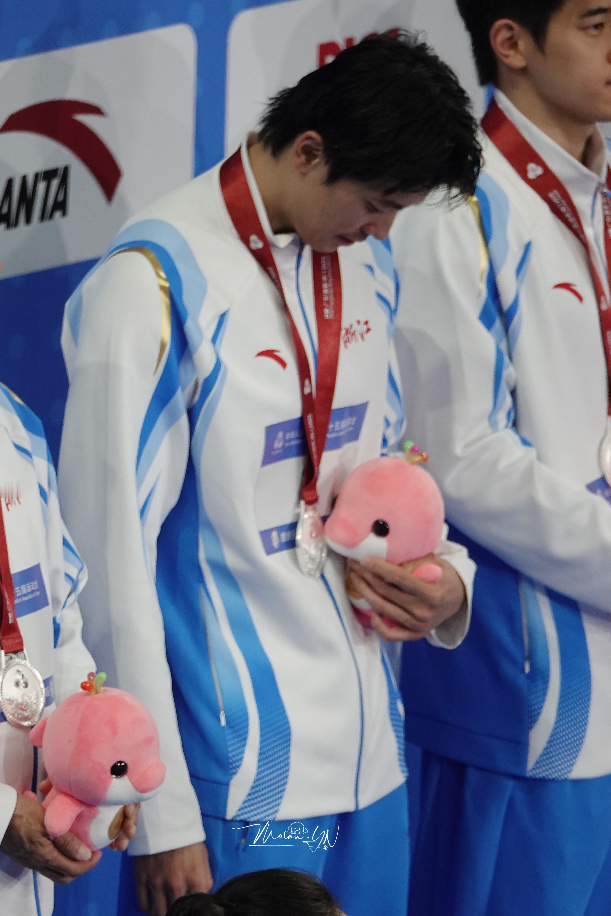 我好季度这只鸡还好我妈转手把它送给了zcy（bushi