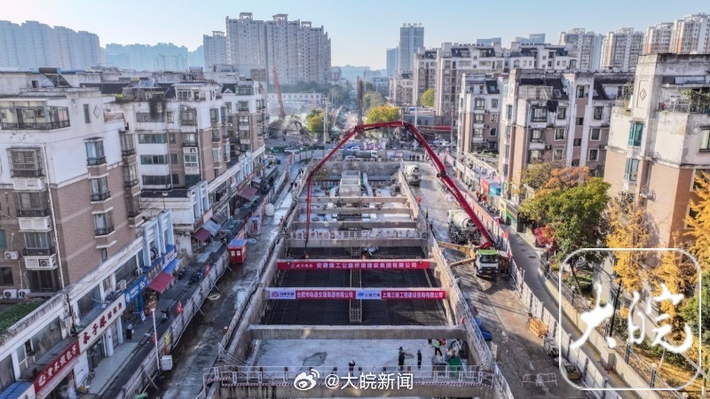 【合肥<em>新桥机场</em>S1线最后一座车站封顶】12月8日，随着史河路站最后一块混凝土顶