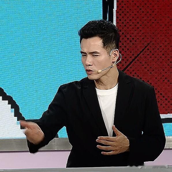 王楚钦为何输张本：恩师刘国正“3个分析”，我认为很专业张本智和改变了接发