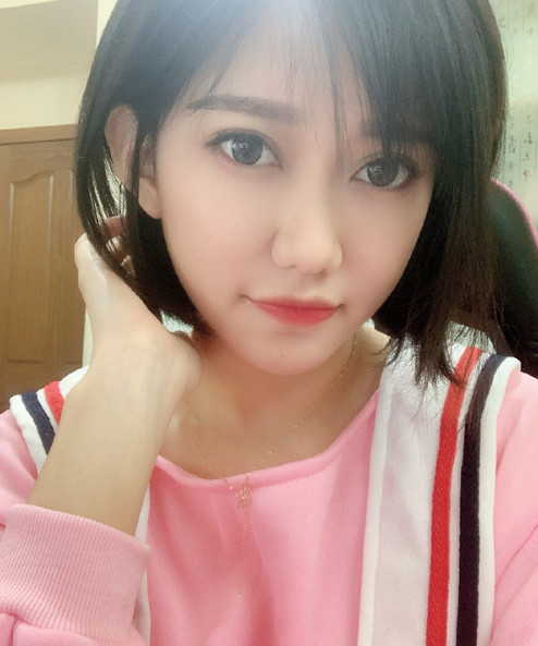 莉莉丝在首届凯西杯中发挥出色帮助老板队伍在冒泡赛1串5拿到冠军，赛后她低调表示并