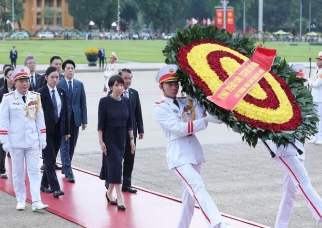 日本首相在外访问，委员长却悄然访华，但这一轮操作，显然没有达到预期效果。谁能