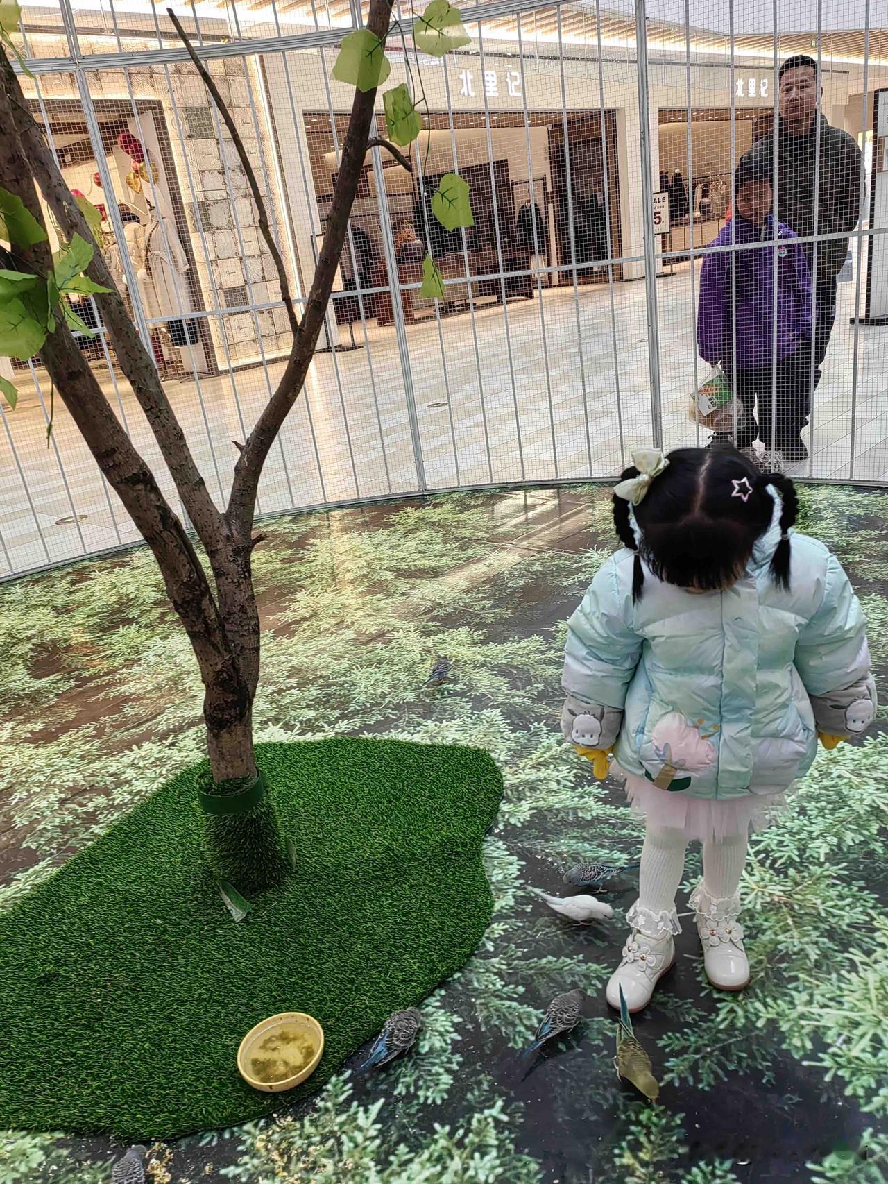 外婆想孩子，就是让她一个人看电视？我妈每次表现得很想孩子，一周来看2-3次，都