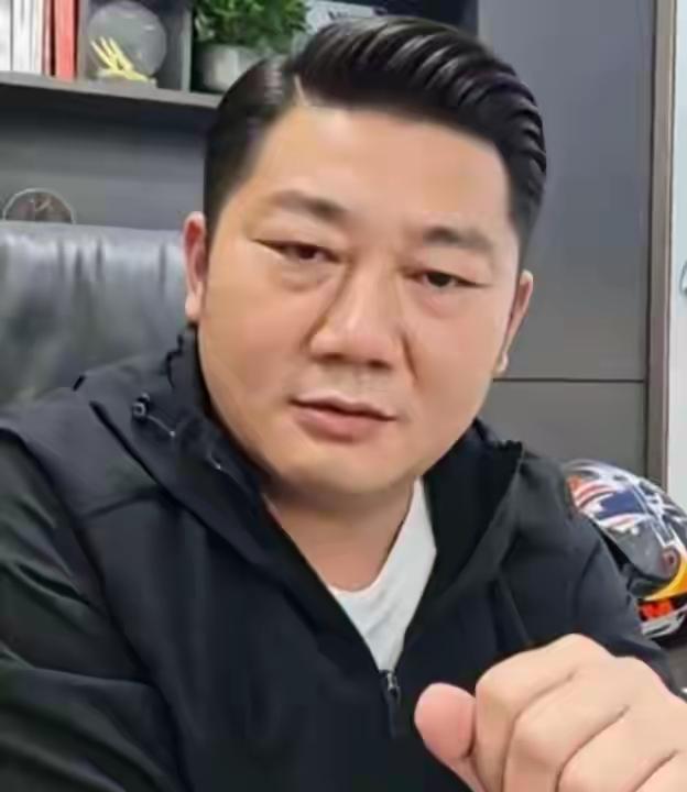 张雪和俞敏洪，两个老板，两种“狠”东方甄选主播集体离职，俞敏洪道歉、发股票、