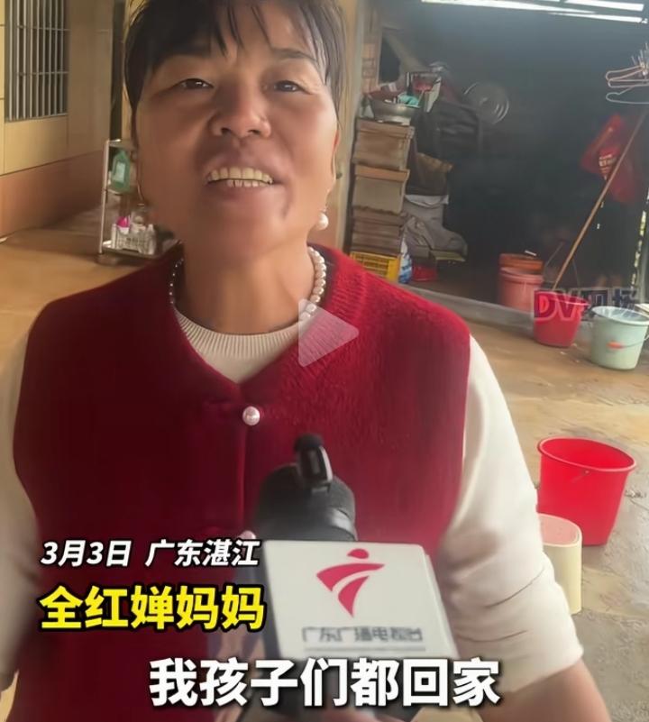全红婵回老家过年很开心，妈妈受访时笑得合不拢嘴，直言女儿回家过年特别开心。常年在
