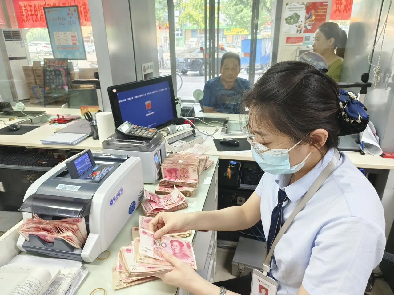 这个专家说到老百姓心里去了，13亿人支持！今年国家计划发放万亿元消费券振兴消费