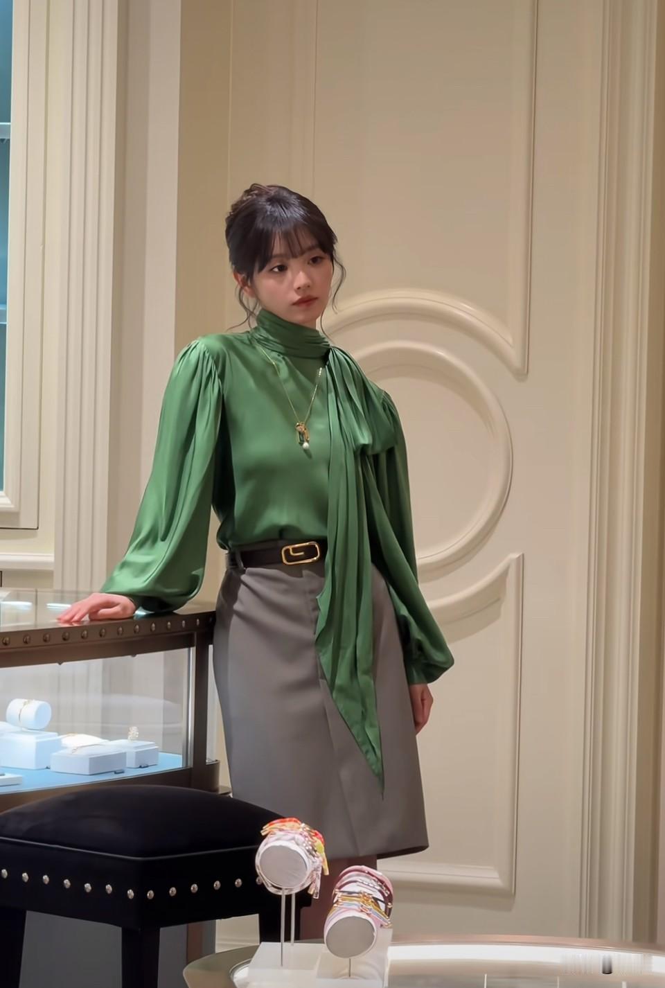 女神把这套驾驭的好优雅迷人。。小田现在慢慢沉淀出的女人味越来越值得细品了[星星眼