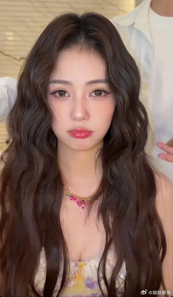 白鹿和赵露思怎么都是嘟嘟唇