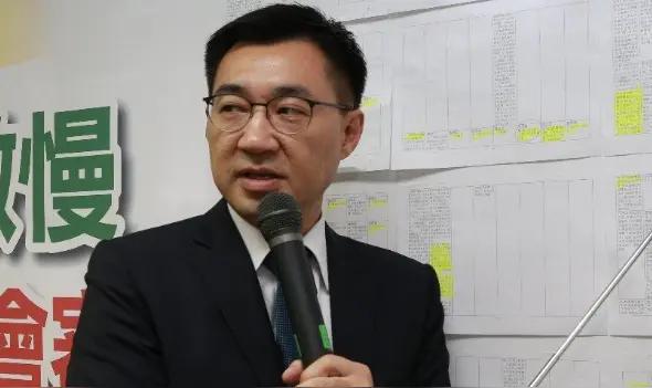 江启臣还想顽抗，想通过造势为自己拉抬台中的选举，施压国民党党中央，要与郑丽文划清