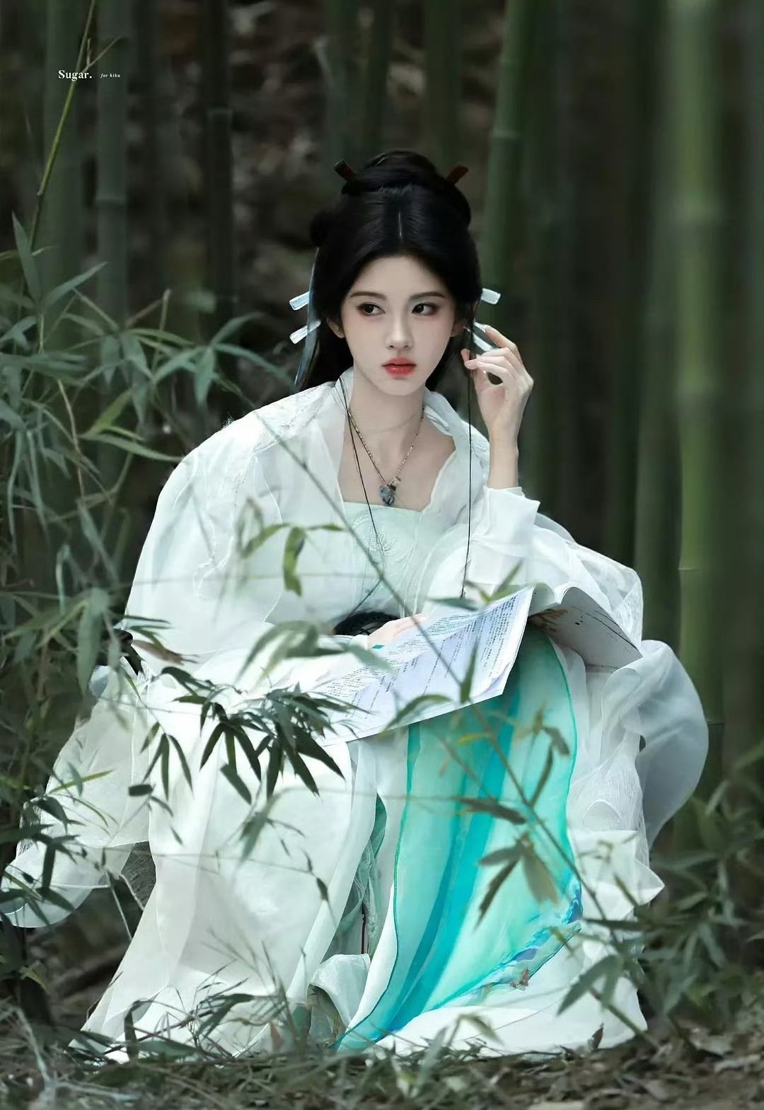 鞠婧祎和陈都灵两家在争观音相……[笑着哭]​​​