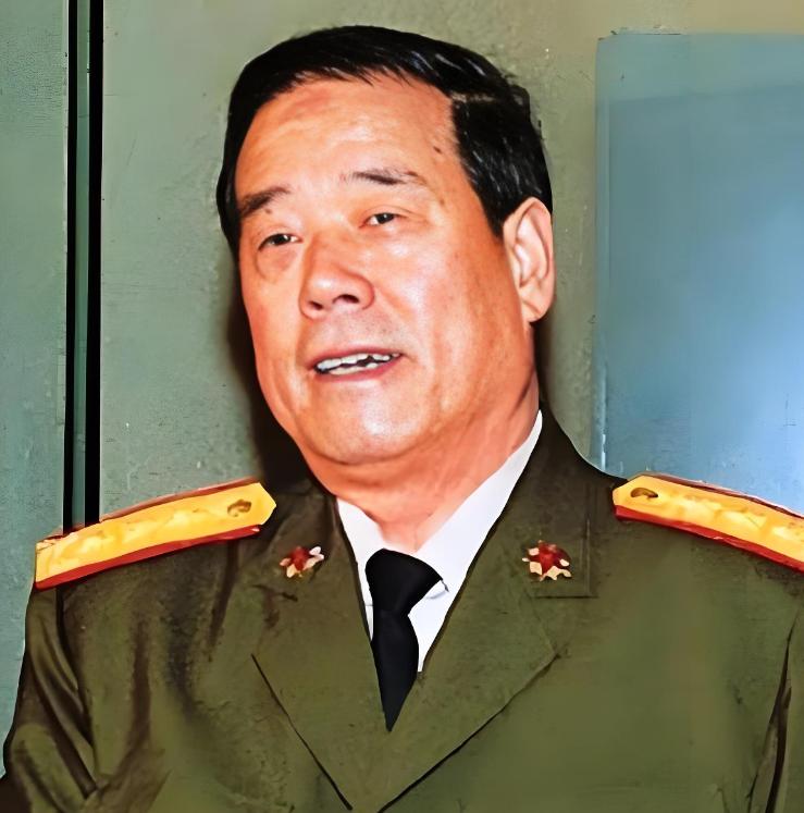 🌞1986年，成都军区司令员傅全有来墨脱边防的军营视察，却看到军营三百多人