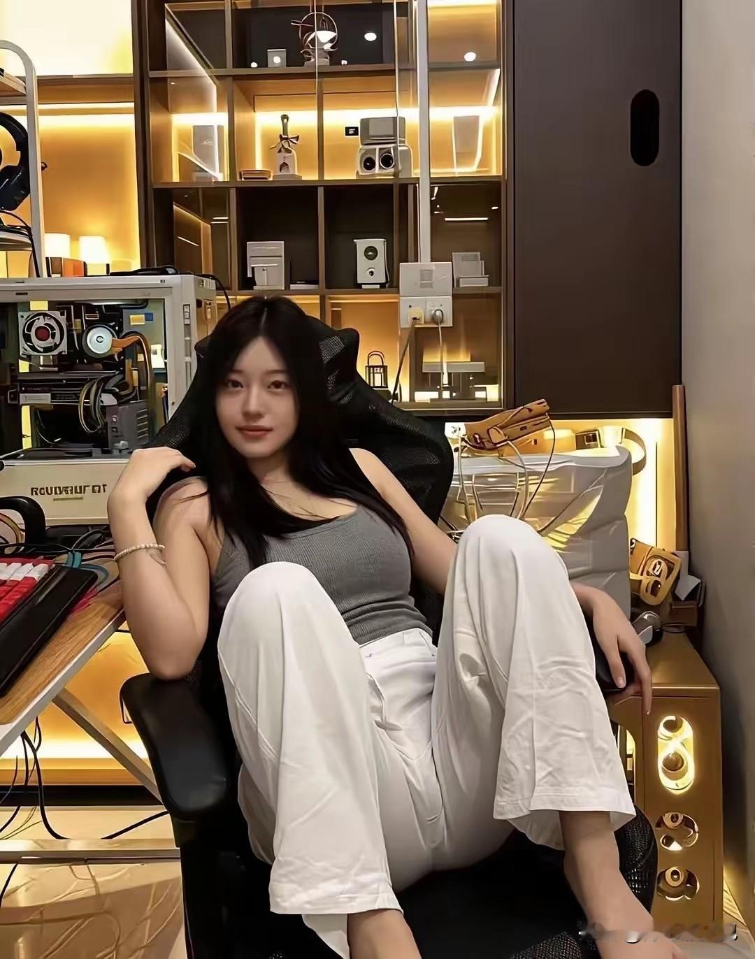 你要问我你胖不胖，我的回答是：正好，增一分不可，过于突出，减一分亦不可，过于廋削