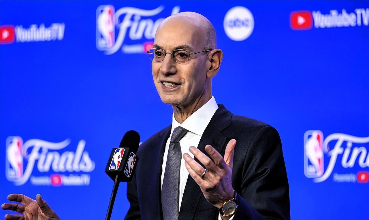 肖华不装了！NBA总裁肖华在NBA董事会会议结束后会接受媒体采访时说道：