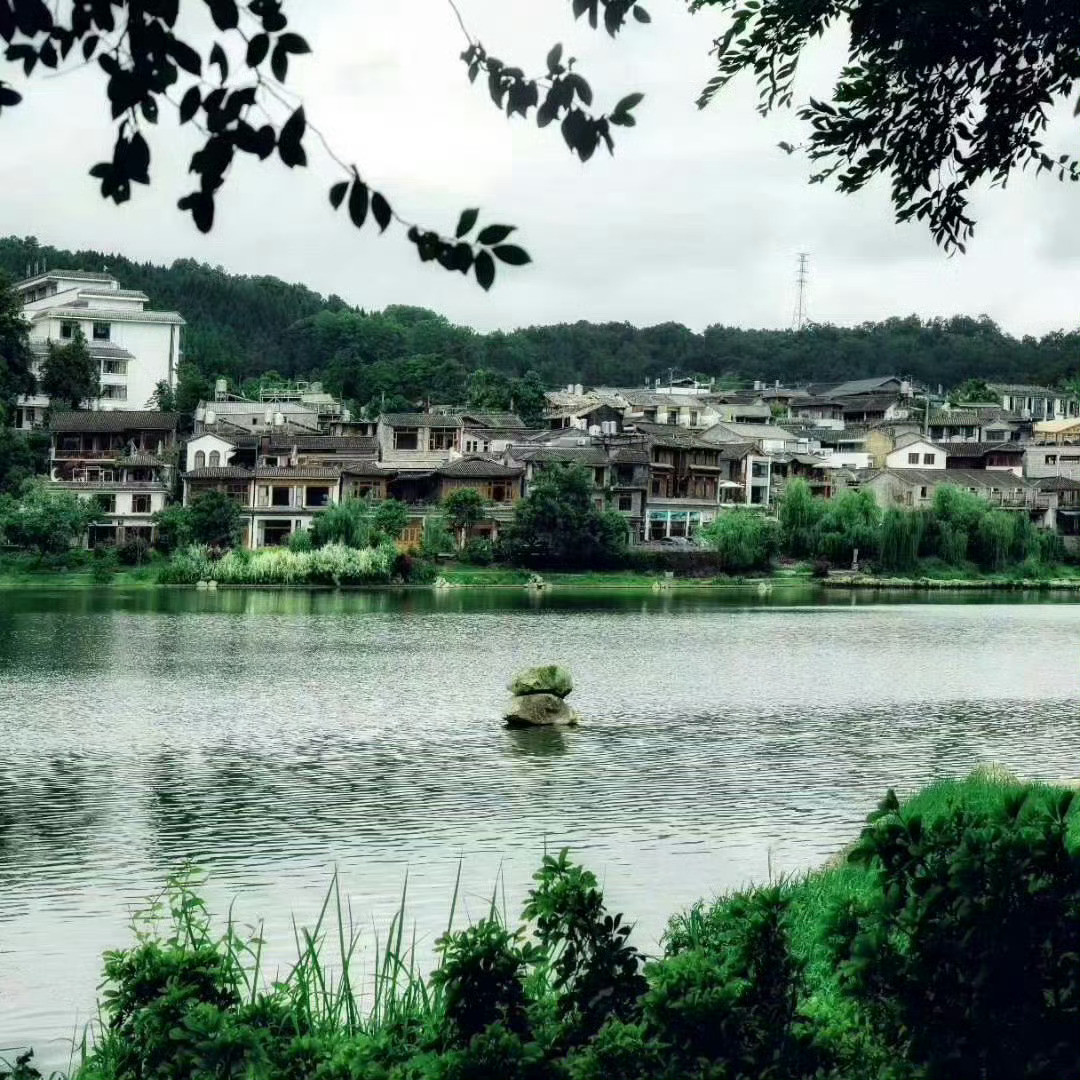 烟和雨顺，水墨腾冲。