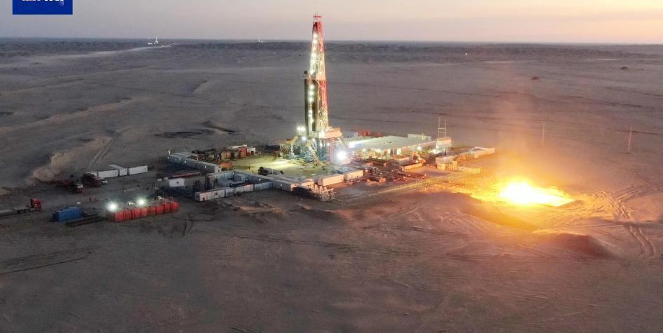 沙漠下面几乎全是石油，我国缺油年年大量进口，那为啥不开采呢？就拿塔克拉玛干沙漠来