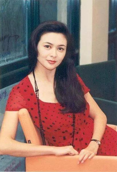 八，九十年代是香港黄金鼎盛时期，涌现出大批美女演员：她们惊艳了岁月，但每个人气