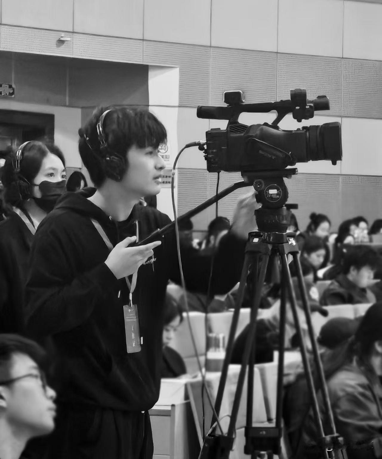 “饭都不吃，她却说睡着了就不饿了。”最近，北京某高校一名大一新生的对