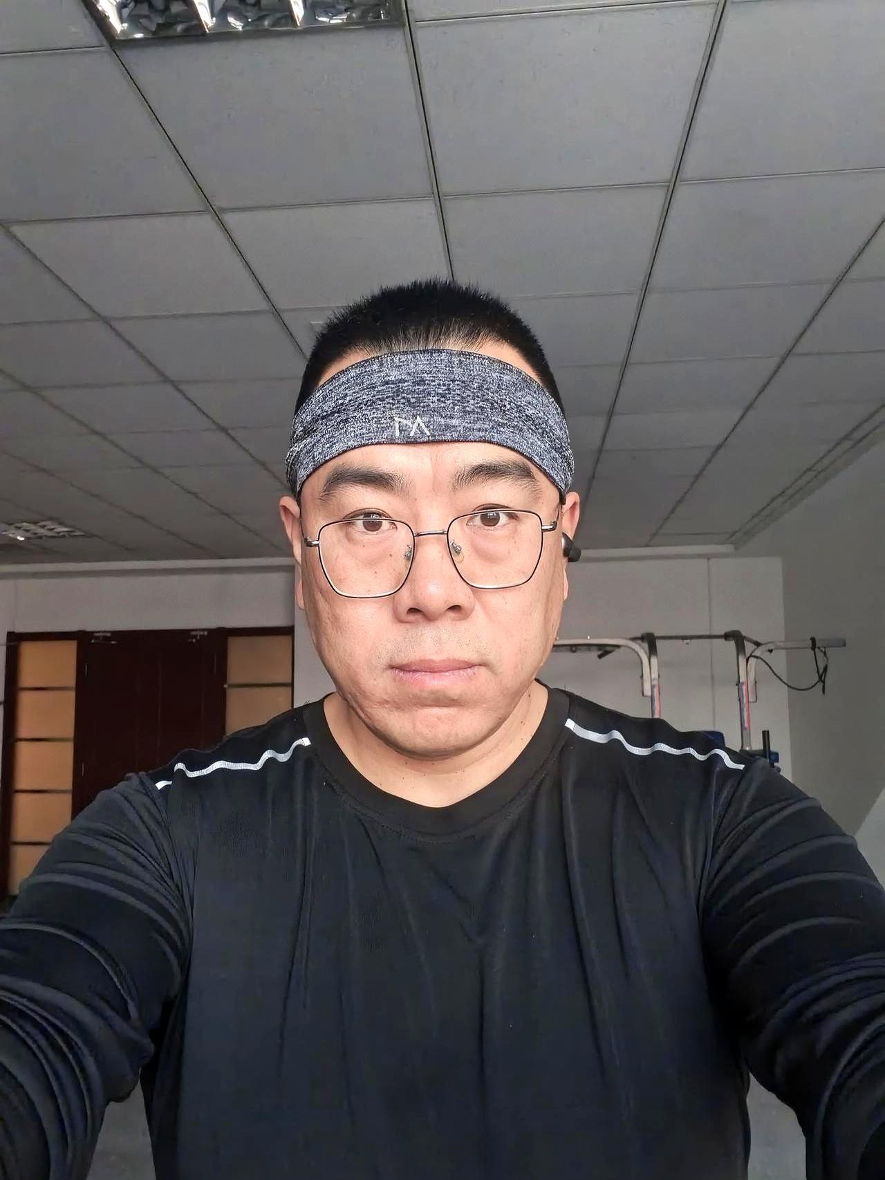 目标体重100Kg，今日体重103Kg！工作上的饭局越来越多，他只能一遍