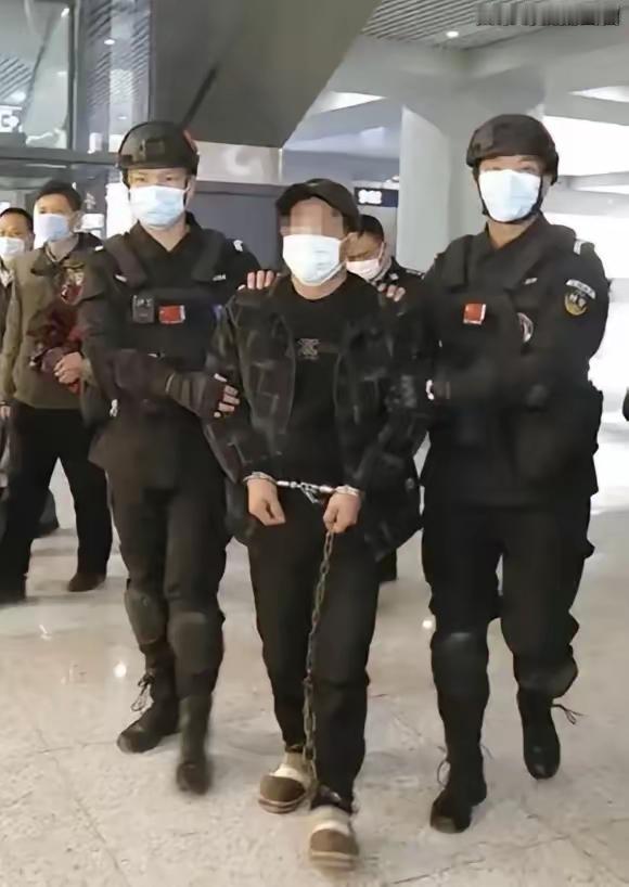 云南玉溪，一小叔子觊觎嫂子的美貌，在一个中午趁着嫂子睡着侵犯了她，他因此入狱6年