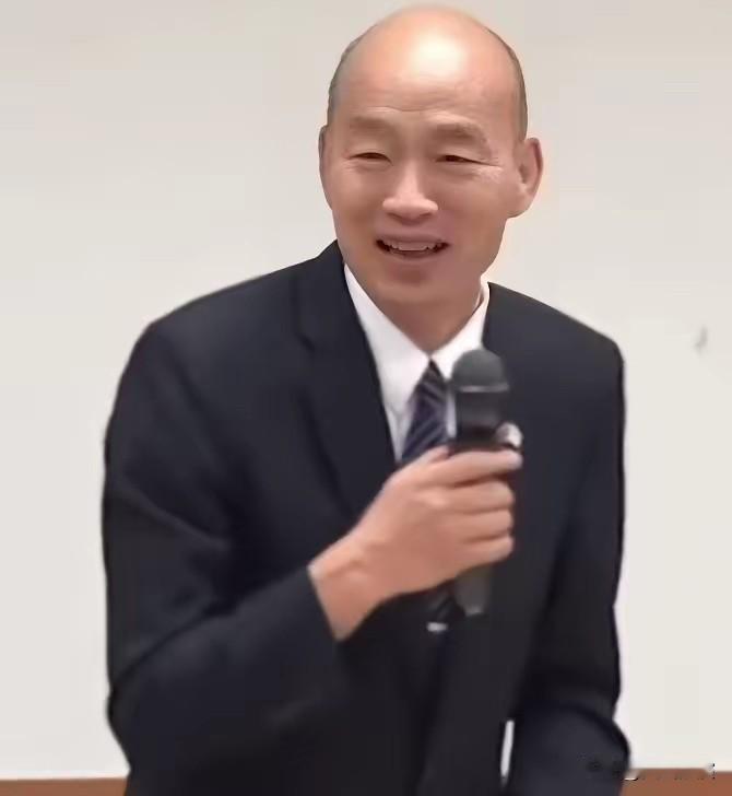这下事大了！韩国瑜昨天跟麻生太郎会面，我外交部今天表达强烈不满，坚决反对。韩