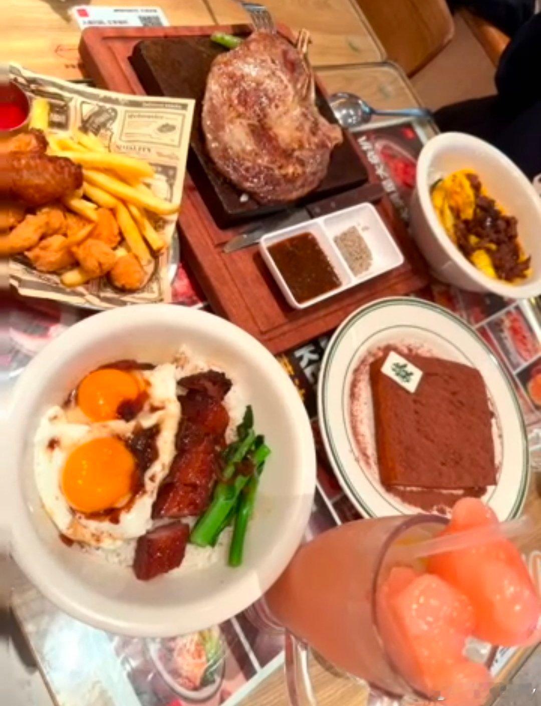 文通冰室港式茶餐厅复刻老香港烟火味，一口沦陷经典港味美食