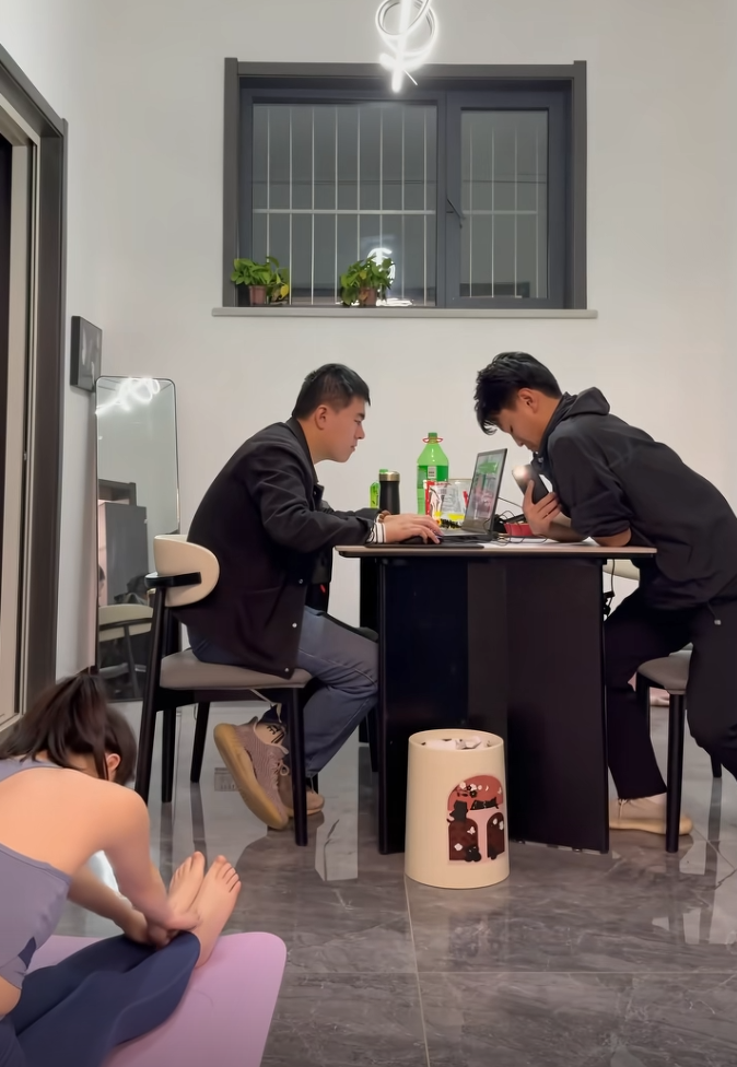 哥：兄弟你有点冒昧了！