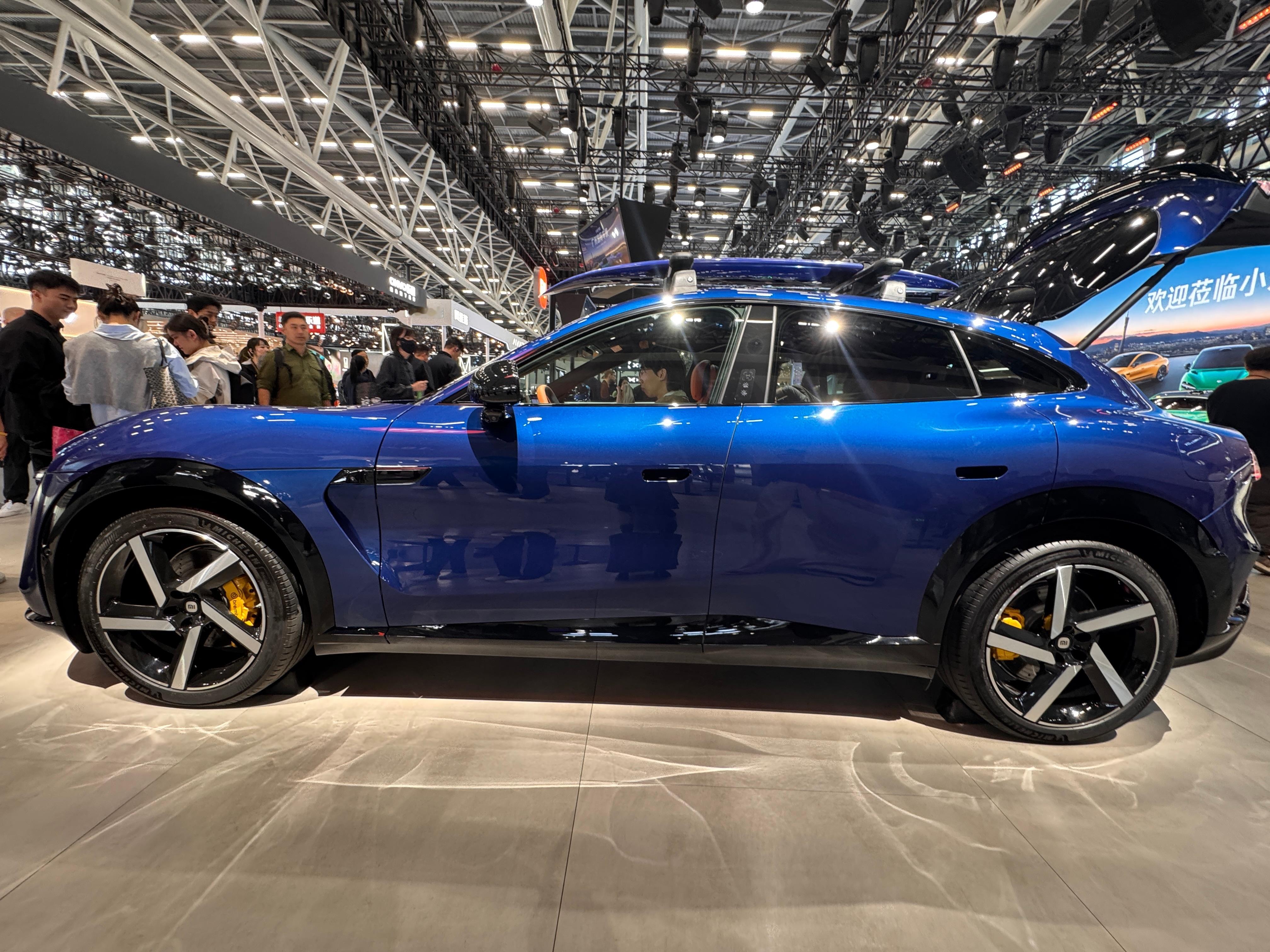 风波未过但不耽误拍宝蓝色yu7需要排队。雷总今次没来车展，米家股价近来也一直在跌