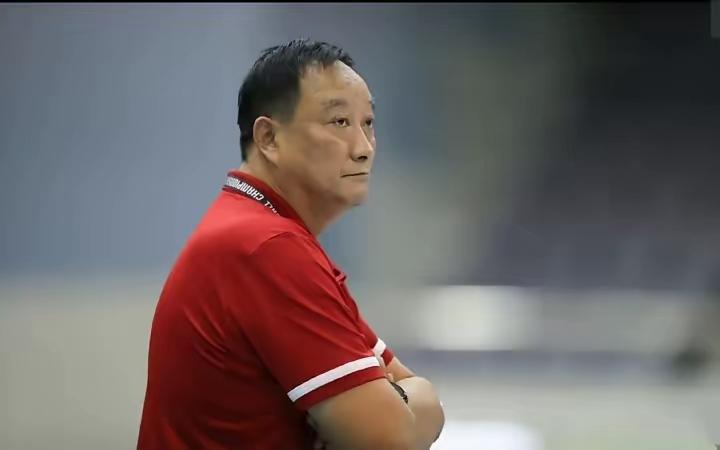 亚锦赛女排提前预警，在结束东亚女排赛中国女排二队0：3完败日本队，没有味冕冠军，