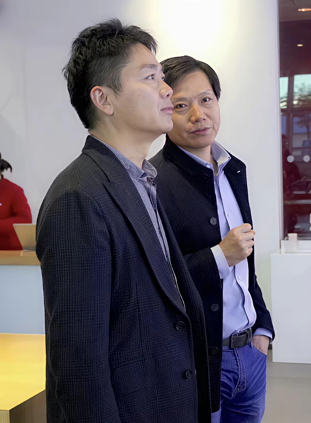 网传雷军181，可合照里看着刘强东气场更高。😯😯十年前同框意气风发