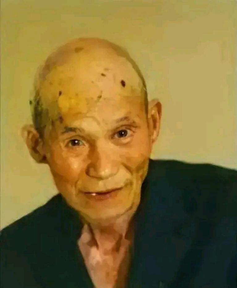 他是我国在监狱里服刑时间最长的犯人，20岁入狱，直到77岁才走出监狱大门，在监狱
