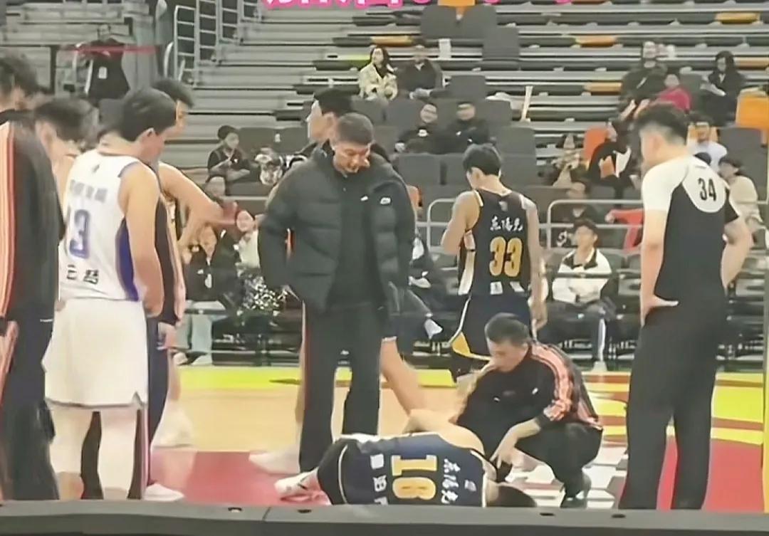 焦泊乔打个潜力赛还受伤，说明他很投入。新赛季来到广东，新的环境，还得适应杜锋战