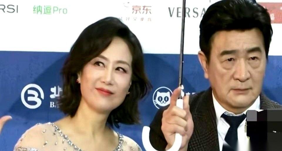 当年的电影《人生》里，1米82的周里京和吴玉芳站在一起，谁看都觉得是男方“屈就”